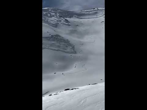 Skier Accidentally Triggers Avalanche - 985557