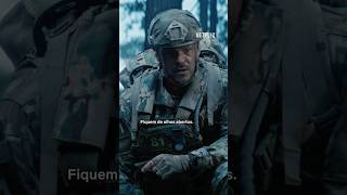 Alan Ritchson e o robô gigante 👀