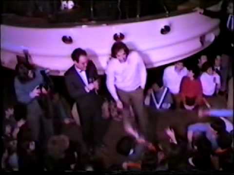 Joan Manuel Serrat canta una jota 1984 Fiesta Albe...