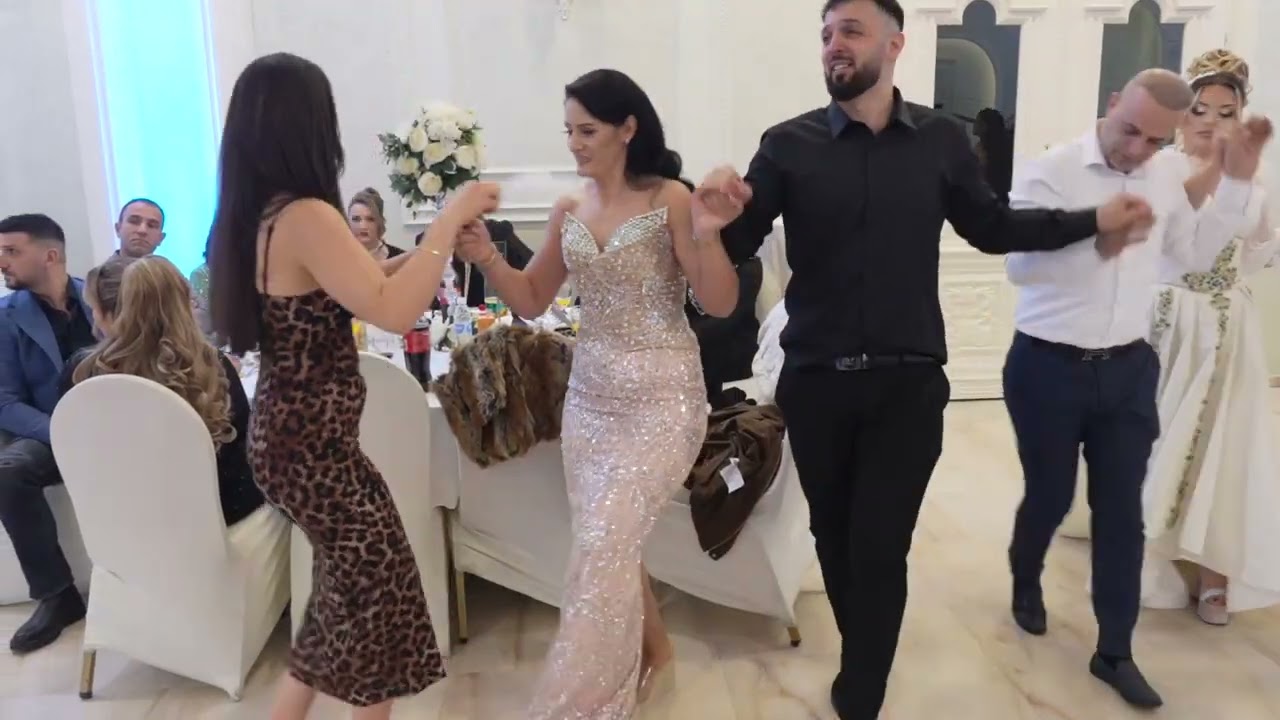 Fejesa Albanitit & Lauretes 01.01.2026 (anton delia) pjesa 2 te familja Karavidaj