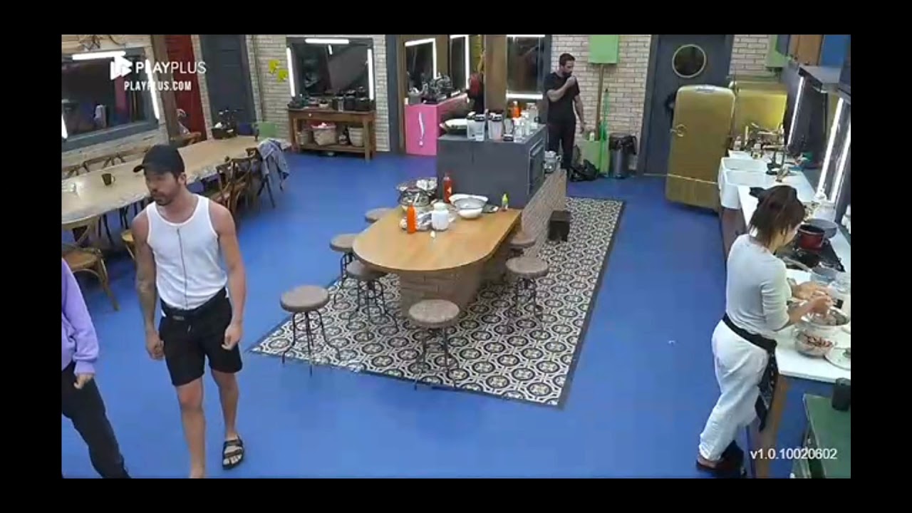 Dayline Flirts and Dayane gets Jealous