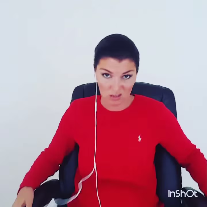 Моя мама ссыт в валенок!