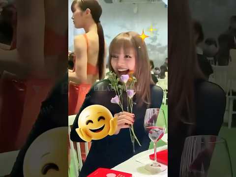 LISA S REACTION WHEN SHE RECEIVED FLOWER Lisa Lalisa Lisamanoban
