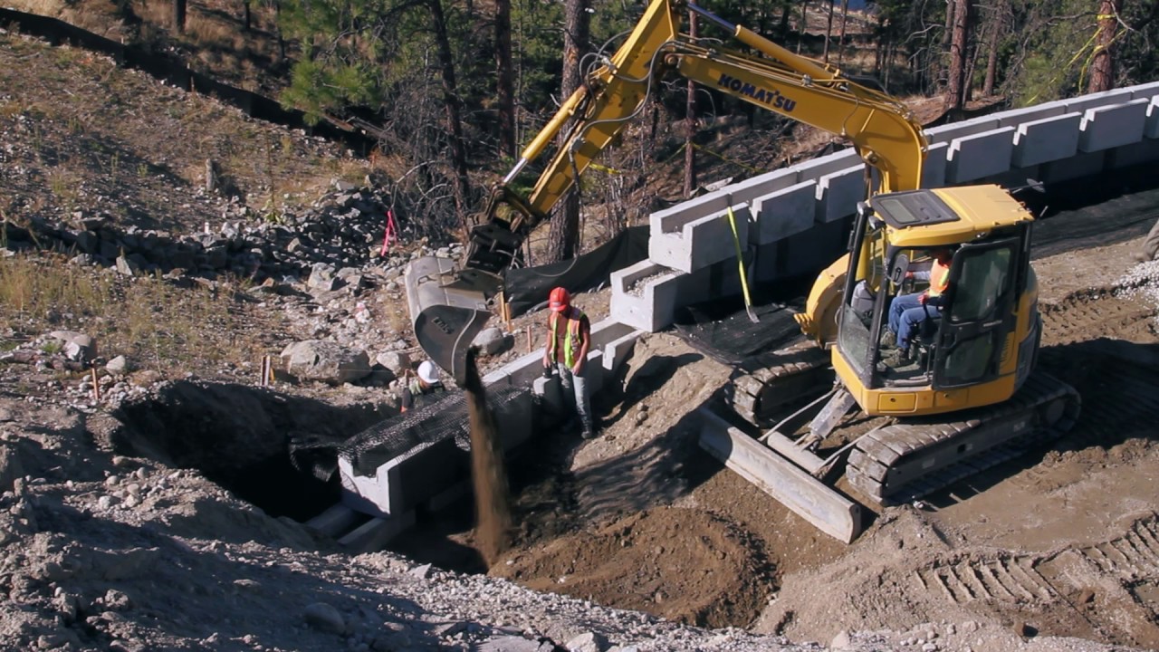 Big Block Retaining Wall MagnumStone McKinley Beach, Kelowna BC