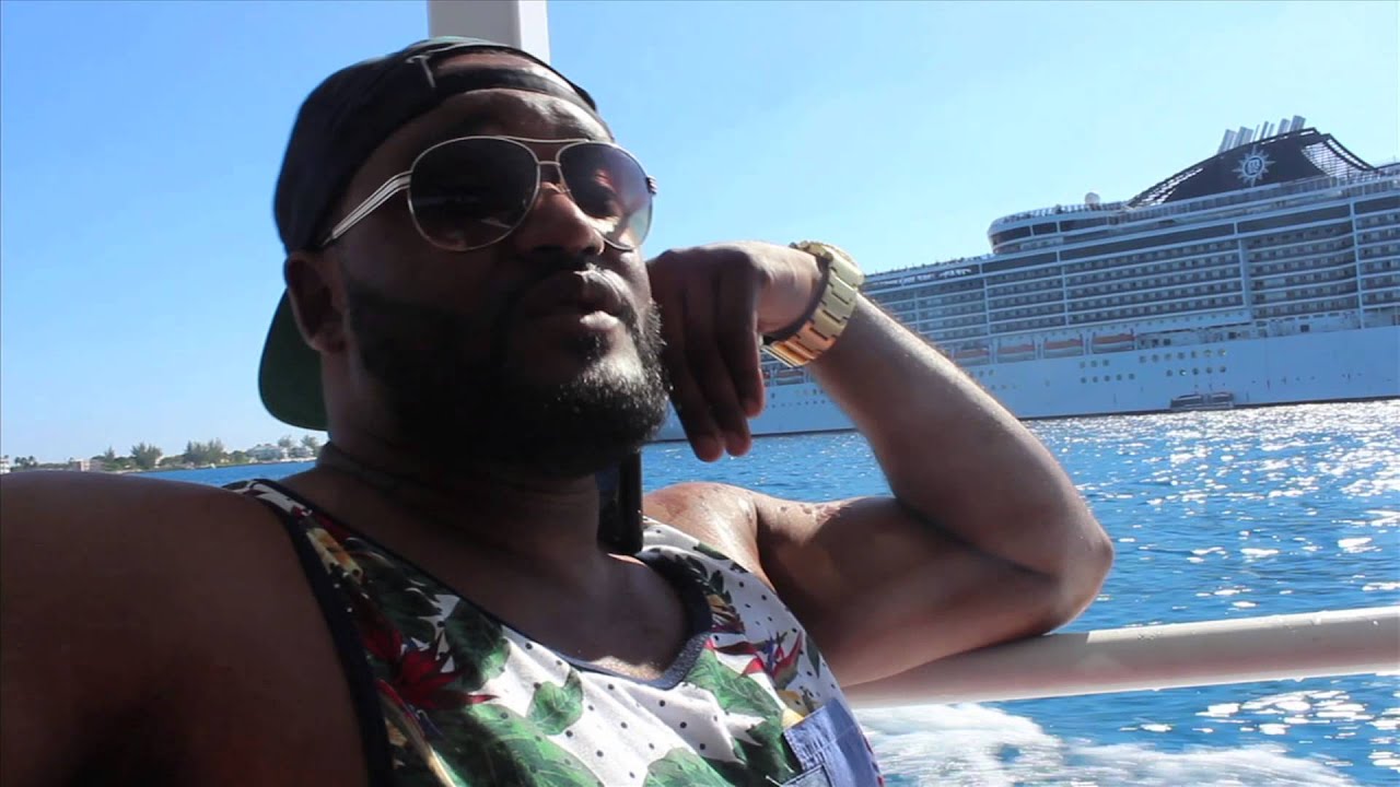 HenMusik- "Searching" (Official Music Video)