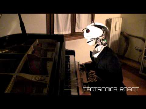 Robot playing Piano Mozart