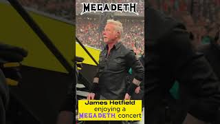 James Hetfield enjoys singing at a Megadeth concert #metallica #megadeth   #72seasons #hetfield