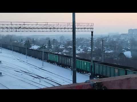 Видео: Барнаульский вокзал проезд 2тэ25км с товарняком и прибытие ЭД9Э