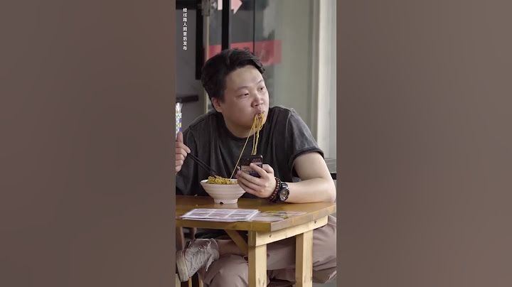 配音整蠱路邊攤帥哥，帥哥吃麵發出搞笑聲音，都要笑出眼淚了！#搞笑 #整蛊 #funny