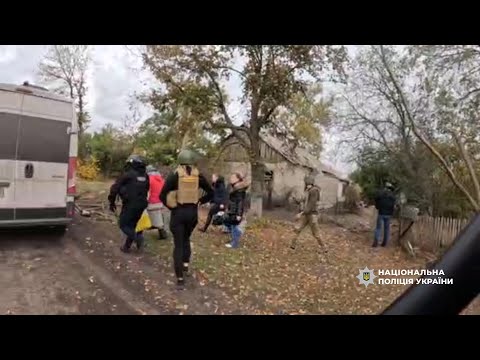 Під загрозою FPV-дронів "Білі янголи" евакуювали мешканців Новоолександрівки
