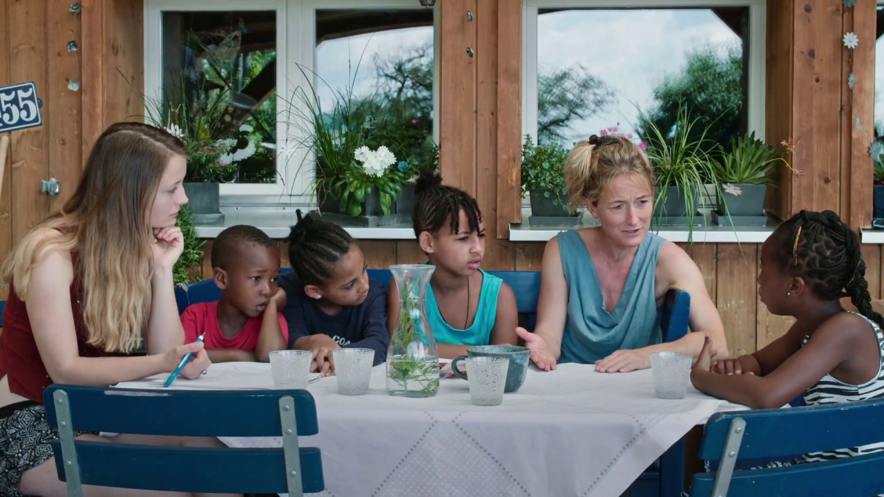 WILLKOMMEN IN DER SCHWEIZ – Trailer