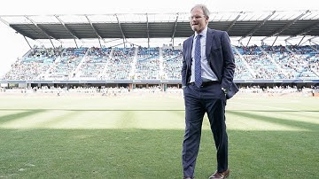 Interview: Brian Schmetzer on playing Ozzie Alonso at CenturyLink Field