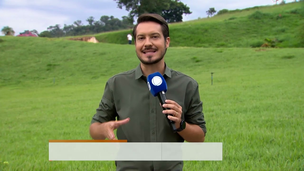 Mulher morta pelo companheiro no Dia das Mulheres é enterrada em Santa Luzia, na Grande BH