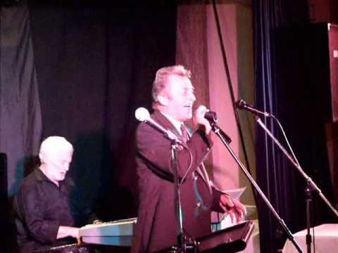 Ray Wolfe sings "Mack The Knife"