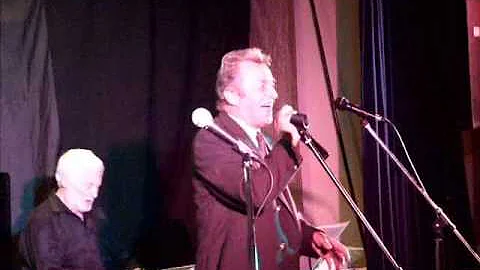 Ray Wolfe sings "Mack The Knife"