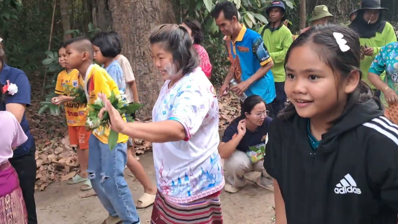 กลองยาวโพนงามหัวแข้ ทีมงานอาจารย์ ถนอม ผู้ใหญ่บ้าน บรรลือ แห่ผะเวรด บ.เม็กใหญ่ อ.เดชอุดม T0847232936