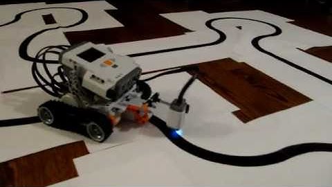 Fast Line Tracer Robot (1st attempt) - Lego Mindstorms NXT 2.0