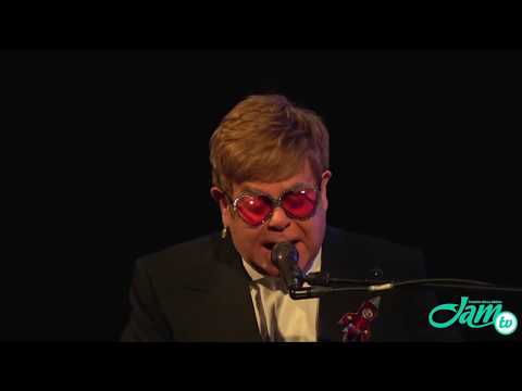 I'm Still Standing - Elton John rimane in piedi (negli anni, rispetto alle mode e...)