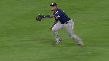 TEX@BAL: Gomez charges in to make a running catch