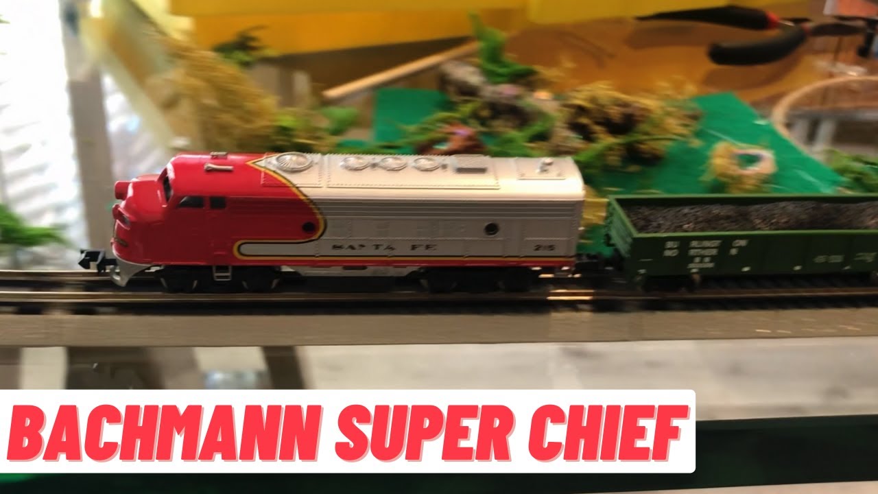 Trains in Action - Bachmann - N Scale - Santa Fe Super Chief Train Set