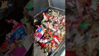 Single-shaft shredders are mostly used for shredding soft materials, and the effect is very good.