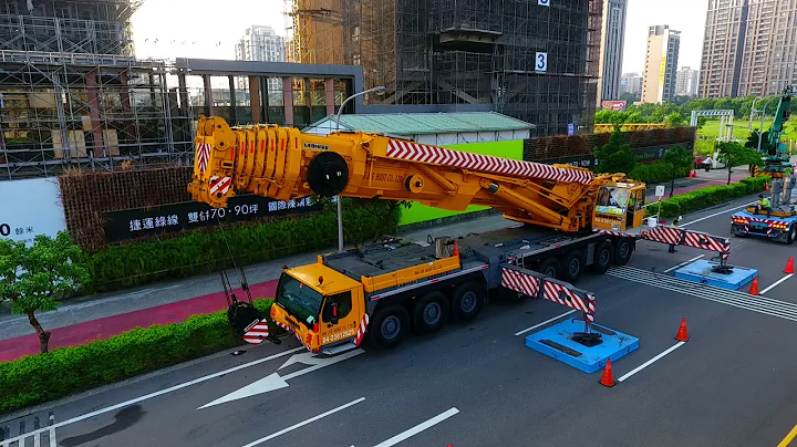 必捷吊车LIEBHERR LTM1500-8.1塔吊拆除作业 - 天天要闻