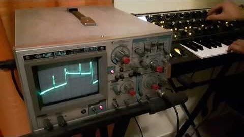 Moog Sub 37 and oscilloscope! (Part 2)