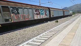 Treno merci con e652 147 alla stazione di Marcellina. 