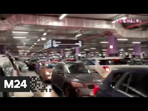 Мегапробка! Покупатели не могут выехать с подземной парковки в ТЦ "Мега Теплый стан" - Москва 24
