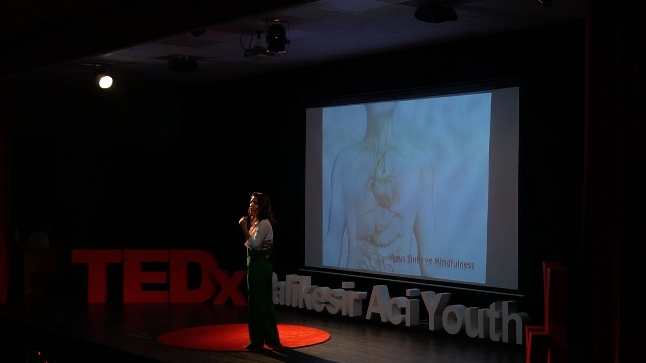 Zihnin Eski, Dünya Yeni | İpek Kuru Gönen | TEDxBalikesir Aci Youth