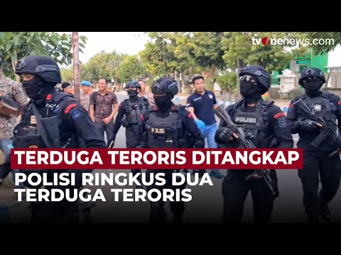 Dua Terduga Teroris Ditangkap Sempat ANcam Polisi Pakai Senpi OneNews Update