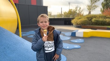 iPhone 13 Pro Max - Cinematic mode with shallow depth of field (1080p at 30 fps)