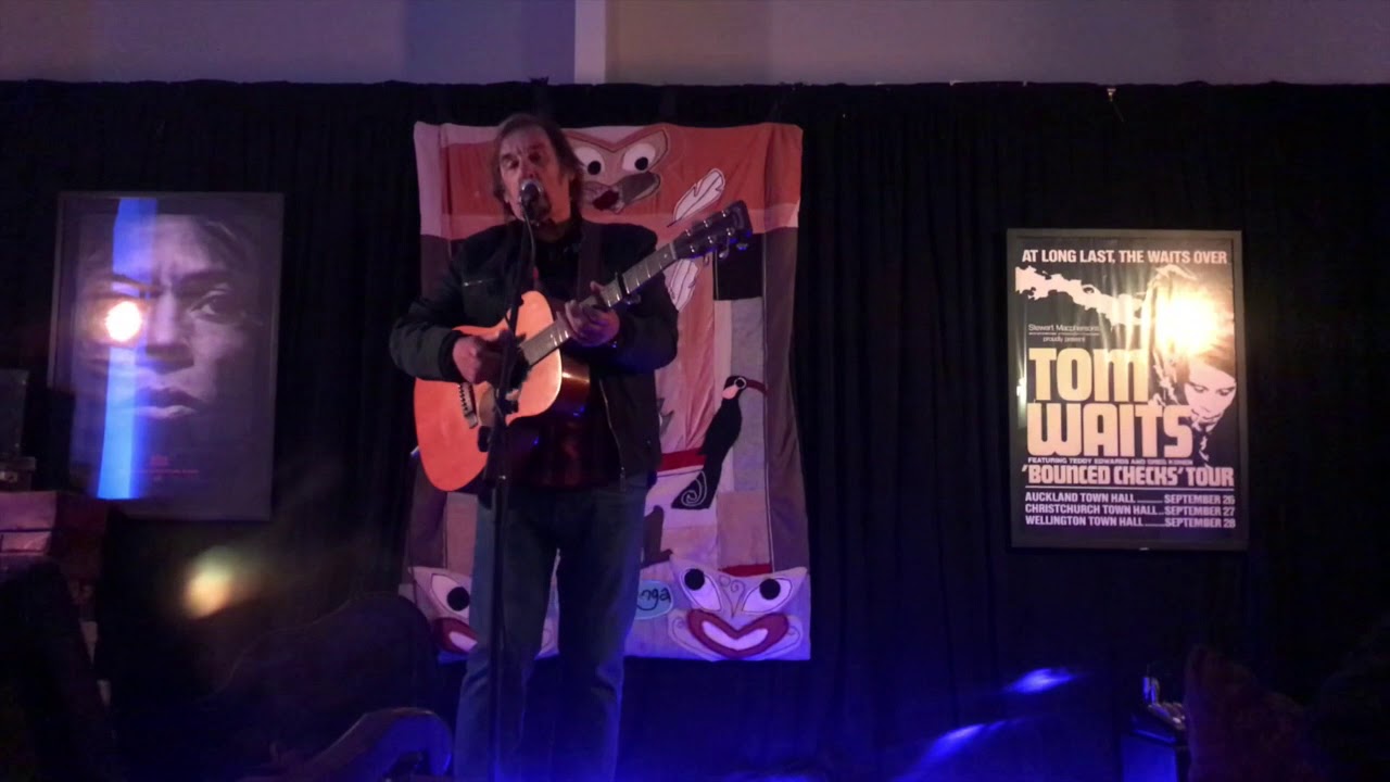 Richard Grainger Plays "Roll River Flow" in A Sitting Room Session