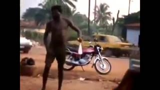 Lucu vidio orang gila joget di tengah jalan bkin ngakak,goyang dumang di jalanan