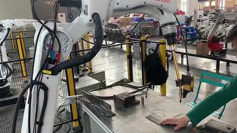 Laser tracking for robot welding