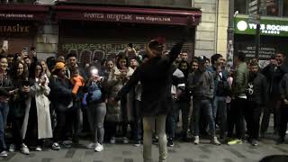 Taksi̇mde Hi̇ntli̇ Dansi