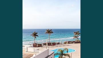 Vintage Jazz Sax with Strings - Vibe for Weekend Getaways