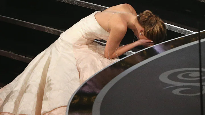 Jennifer Lawrence Fall at the Oscars - 2013 Academ...