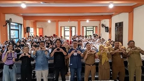 Pelatihan Pembuatan Video dengan AI: SMKN 10 Malang & AXIS Kolaborasi untuk Siswa DKV