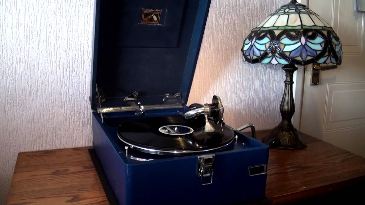 HMV102 Gramophone playing 'I can't get started' - YouTube