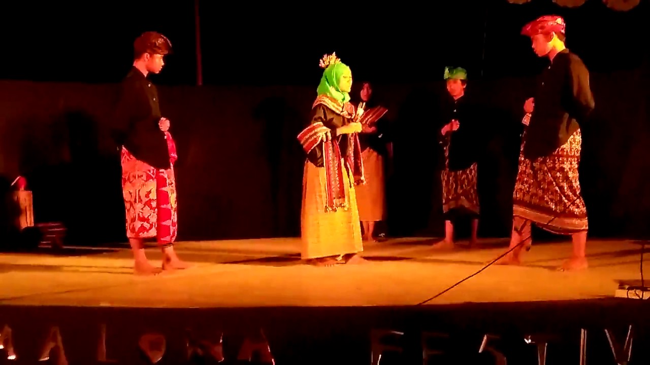 NASKAH DRAMA LEGENDA PUTRI MANDALIKA NASKAH DRAMA LEGENDA PUTRI MANDALIKA