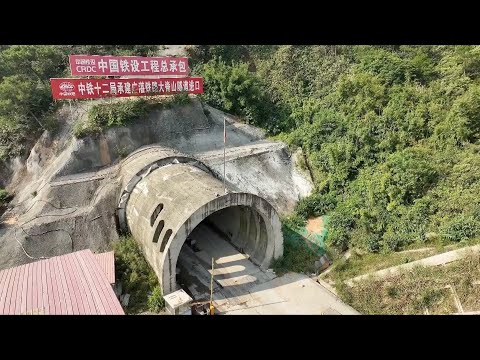 Extra-long guangzhou-zhanjiang high-speed railway tunnel bored through