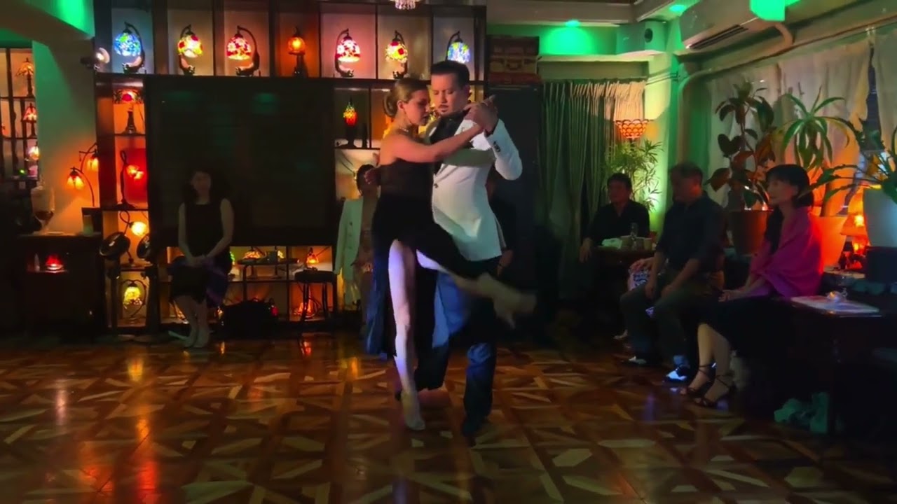 Emanuel Dos Reis & Nadina Balaguer - Milonga El Compás Tokio