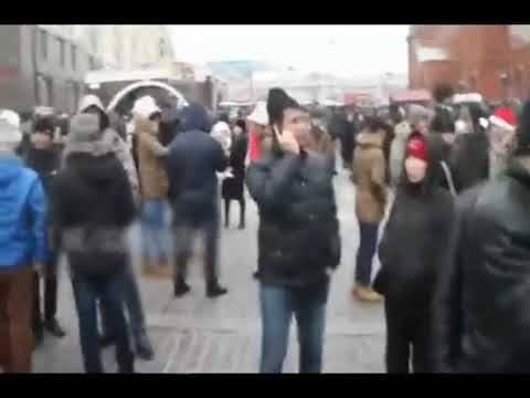 Video: Rossiyalik qizlar Putin tasvirlangan mayo kiyishadi