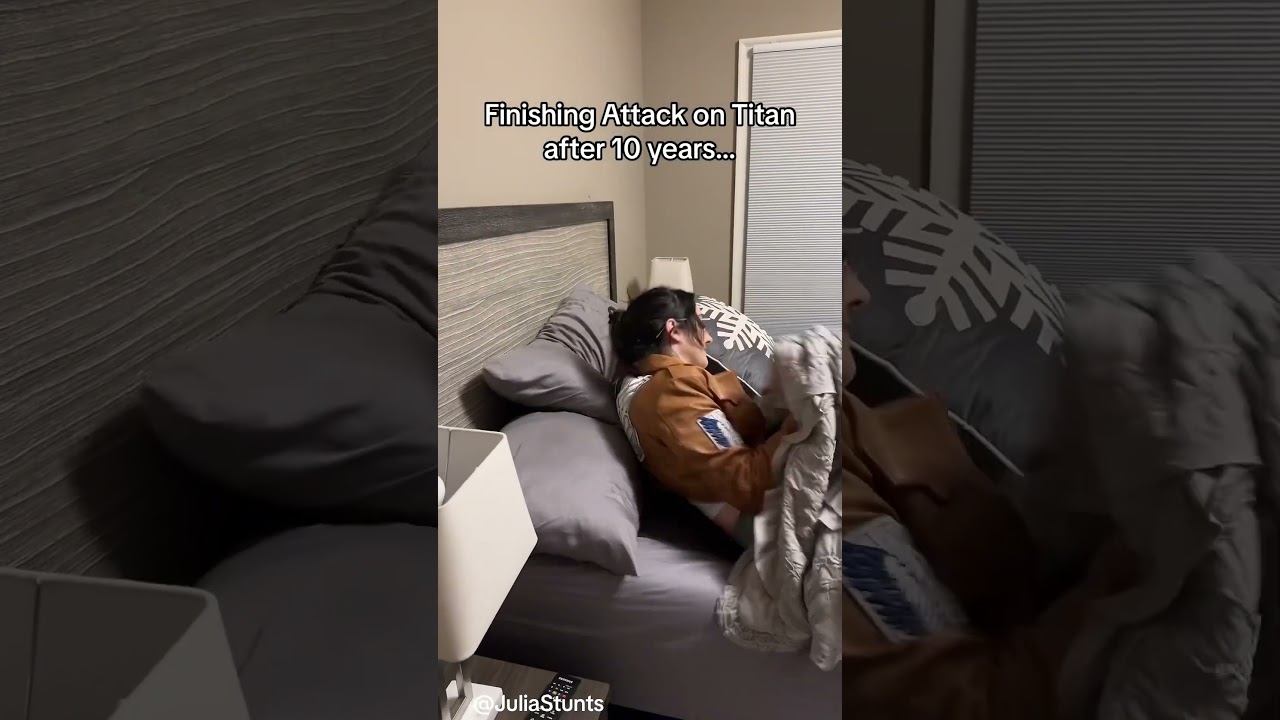 Your commander kisses you all goodnight 🌙 #anime #manga #attackontitan #aot #hangezoe #cosplay