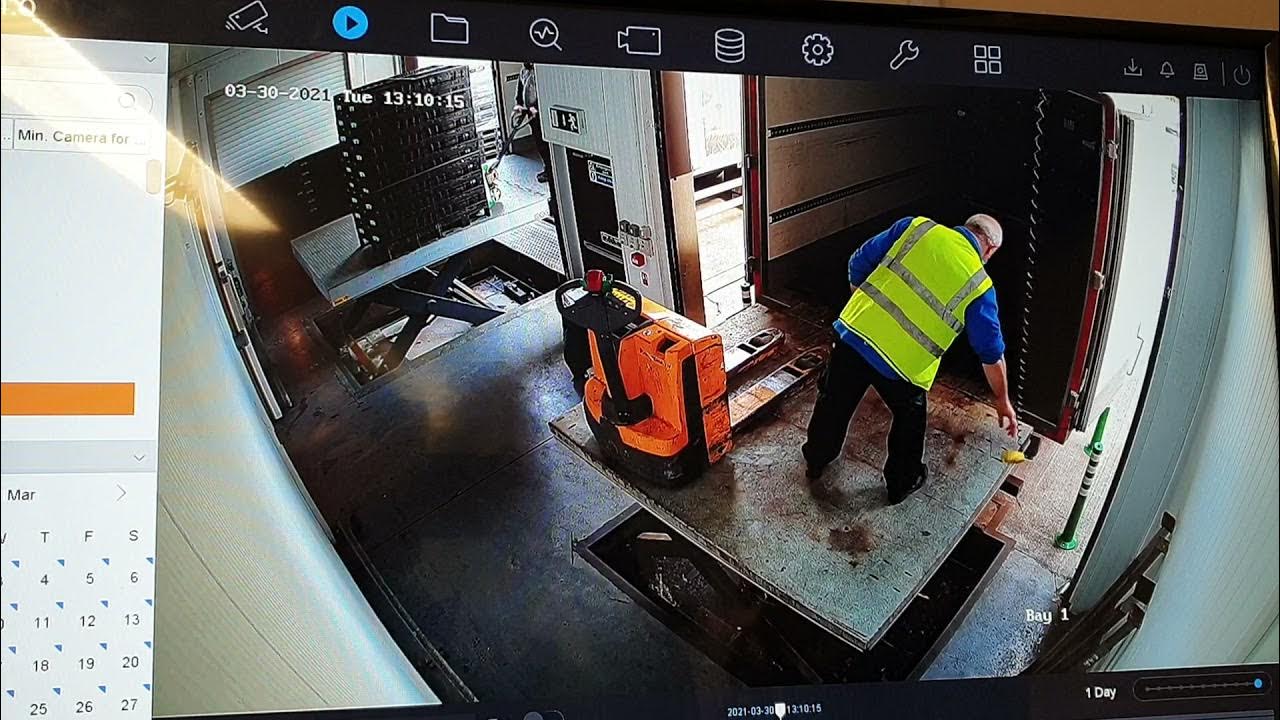 accident on the lift with the electric pallet truck YouTube