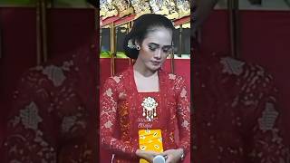 Download Lagu Sinden Sulawesi nyindeni srepeg slendro manyura jos tenan MP3