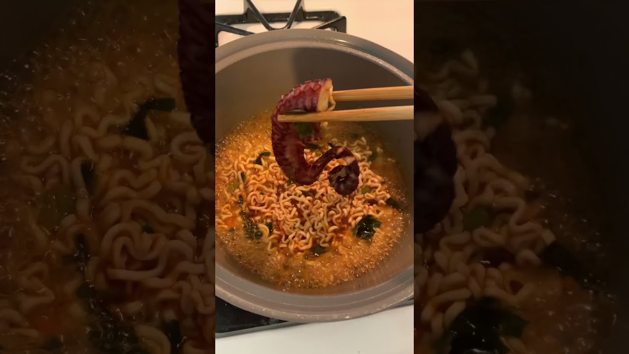 Seafood Ramen with Octopus leg | 해물라면 | 문어