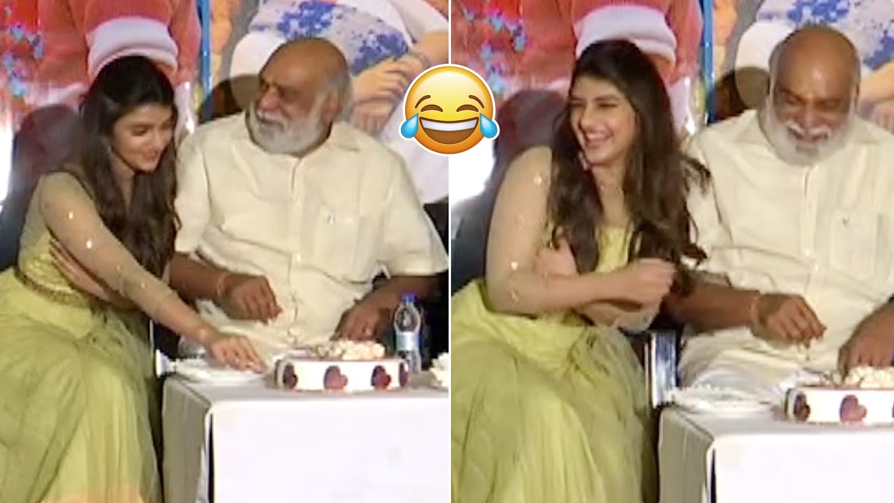 కితకితలు😂: Director K Raghavendra Rao and Sree Leela Funny Moments |  Roshan | Pelli SandaD | DC - YouTube