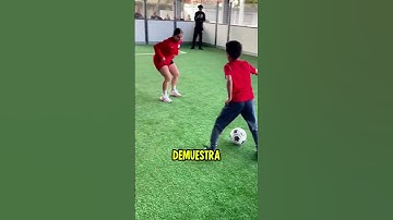 ¡Este niño de 9 años sorprendió a una futbolista profesional! ⚽😱 #shorts #shortsvideo
